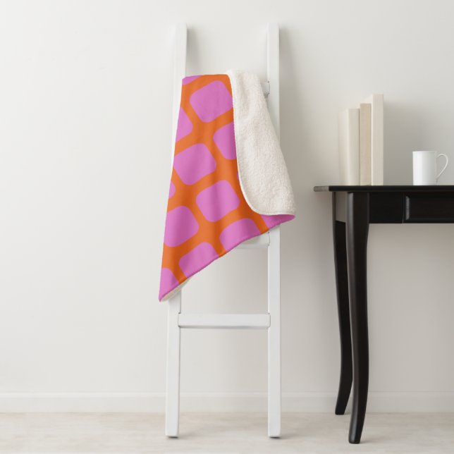 Helles, rosa und orangefarbenes geometrisches Gitt Sherpadecke (Beispiel)