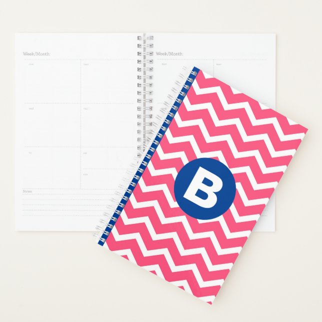 Helles Rosa und Weiß Chevron-Muster-Monogramm Planer (Anzeige)