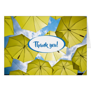 Hellgelbe Sonnenschirme