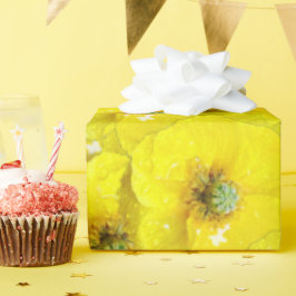 Hellgelbes Mohnmuster Geschenkpapier