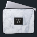 Hellgraue Marmorsteine Textur Schwarze Akzente Laptopschutzhülle<br><div class="desc">Elegantes Bild von hellgrauem Marmorstein Textur mit schwarzen Akzenten. Anpassbare Monogramm.</div>
