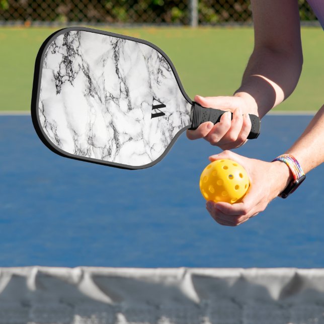 Hellgraue und schwarze Marmorplatte Pickleball Schläger (InSitu)
