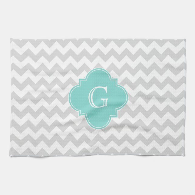 Hellgraues Zickzack Aqua Quatrefolienmonogramm Handtuch (Horizontal)