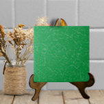 Hellgrüner Glaze Einfache moderne Textur Fliese<br><div class="desc">Diese gekratzte Keramik-Kachel hat ein Imitat,  das auf einem hellen,  primär gekrönten,  grünen Hintergrund knistert. Sieht aus wie ein handgefertigtes,  handgefertigtes Kunstwerk mit einem dekorativen,  aber einfachen und neutralen Look. Perfekt als Akzent allein oder kombiniert mit anderen Fliesenmotiven in einer Backsplash-Installation. Art & Design von Tuzi Williams.</div>
