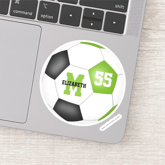 Hellgrüner Schwarzfußball personalisiert Aufkleber (Detail)