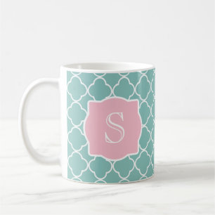 Hellgrünes Quatrefoil rosa Monogramm Kaffeetasse