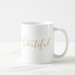 Hello Beautiful Gold Script Chic Tasse<br><div class="desc">Diese schicke Kaffee-Tasse bietet Hello Beautiful Gold Skript auf weißem Hintergrund.</div>