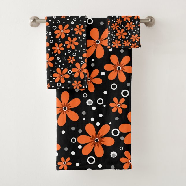 Hellorange Blume auf schwarzem Hintergrund mit w Badhandtuch Set (Insitu)