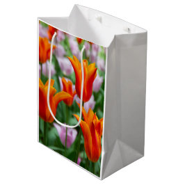 Hellorange Tulpen im Park Mittlere Geschenktüte