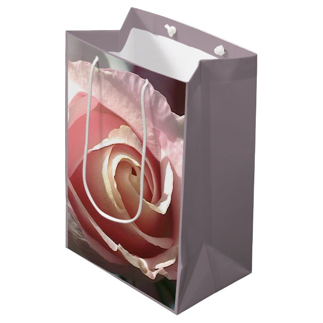 Hellrosa Rose Mittlere Geschenktüte (Vorderseite Schrägansicht)