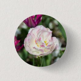 Hellrosa Tulpen an einem sonnigen Tag Button