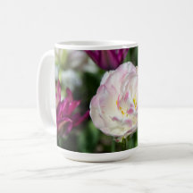 Hellrosa Tulpen an einem sonnigen Tag
