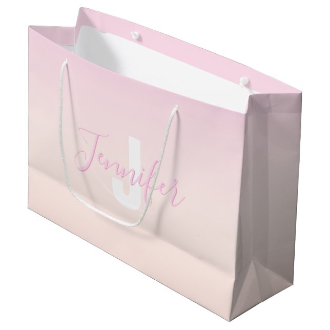 Hellrosa und Pfirsichfarben Ombre Name & Monogramm Große Geschenktüte (Vorderseite Schrägansicht)
