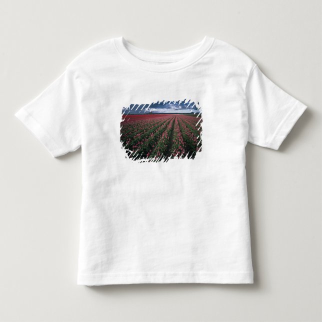 Hellrosa und rote Tulpen leuchten unter dunkler Fa Kleinkind T-shirt (Vorderseite)