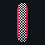 Hellrosa und Schachbrett Skateboard<br><div class="desc">Klassisches Schachbrettmuster in Schwarz und Weiß mit einem hellen rosa Farbton.</div>