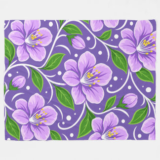 Hellviolettes Blumenmuster mit grünen Blättern Fleecedecke