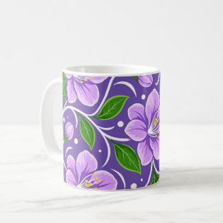 Hellviolettes Blumenmuster mit grünen Blättern Kaffeetasse