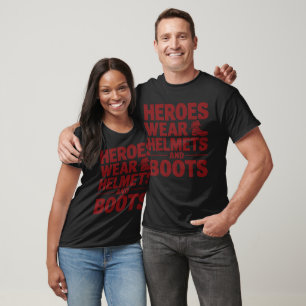 Helme und Stiefel T-Shirt