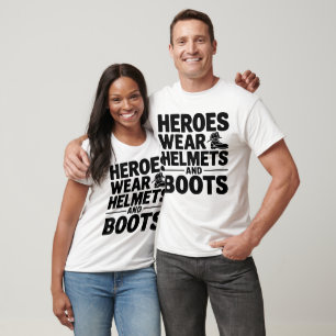 Helme und Stiefel weiß T-Shirt