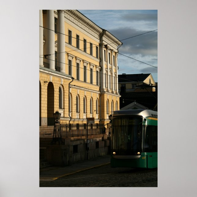 Helsinki Tram am Moody August Day Poster (Vorne)