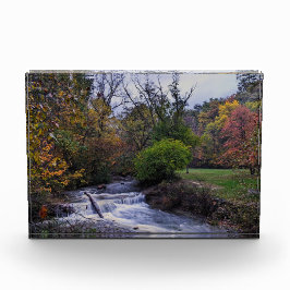 Hemlock Creek Falls auf einem schönen Herbstvormit Fotoblock