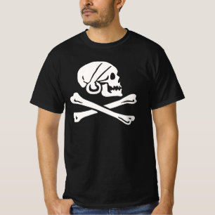 Henry chaque T-shirt de pirate