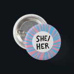 HER Pronouns farbenfrohe Trans Flag Rosa Blau Button<br><div class="desc">Dekorieren Sie Ihr Outfit mit diesem coolen Kunstknopf. Sie können ihn anpassen und auch Text hinzufügen. Karo in meinem Shop für viel mehr Farben und Muster und Pronomen aller Art! Lass mir Bescheid,  wenn du auch etwas Gewohntes willst.</div>
