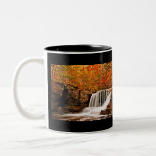 Herbst an den Fabrik-Fällen Zweifarbige Tasse