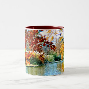 Herbst auf dem Wasser Zweifarbige Tasse