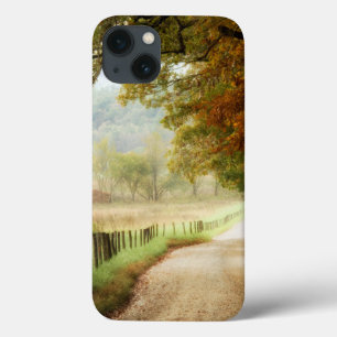 Herbst auf einer Landstraße Case-Mate iPhone Hülle