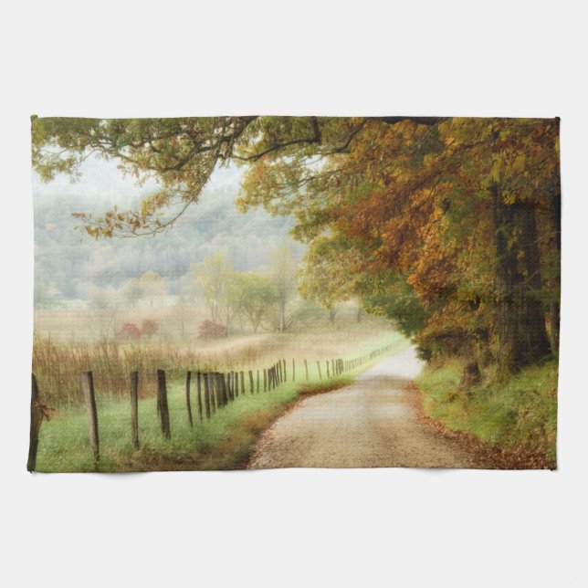 Herbst auf einer Landstraße Handtuch (Horizontal)