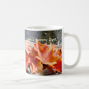 Herbst-Blätter-Kaffeetasse haben einen sonnigen Kaffeetasse