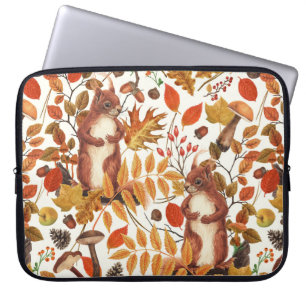 Herbst-Eichhörnchen und Herbstflora auf Weiß Laptopschutzhülle