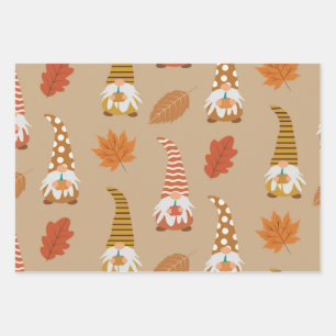 Herbst-Gnome mit Herbstlaub auf Braunem Hintergrun Geschenkpapier Set