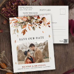 Herbst Herbst verlässt rustikales Land Save the Da Postkarte<br><div class="desc">Elegante rustikale Hochzeit im Herbst Save the Date Postkarte mit braunen,  roten,  orangefarbenen,  grünen Eukalyptus-Blätter. Bitte kontaktieren Sie mich für Hilfe bei der Anpassung oder wenn Sie ein anderes Produkt mit diesem Design benötigen.</div>