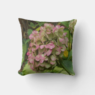 Herbst-Hortensienblüte mit goldenen Hosta-Blättern Kissen
