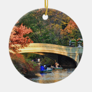 Herbst im Central Park: Boote durch Bow Bridge #01 Keramikornament