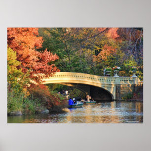 Herbst im Central Park: Boote durch Bow Bridge #01 Poster