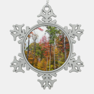 Herbst im Wald Farbige Herbstfotografie Schneeflocken Zinn-Ornament
