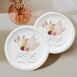 Herbst in der Liebe Pumpkin Herbsthochzeit Pappteller<br><div class="desc">Auf dieser Hochzeitspapiertafel finden Sie weiße und gelbe Kürbis in Aquarellfarben,  die mit Bordeaux,  Maron und rot-rosa Blume über den Herbstlauben geschmückt sind. Klicken Sie auf die SCHALTFLÄCHE BLAUE DESIGN TOOL,  um eine erweiterte Anpassung dieses Designs zu erhalten. Matching-Elemente sind ebenfalls verfügbar.</div>