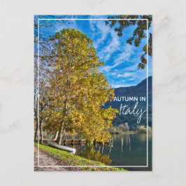Herbst in Italien mit Baum und Schiff am See Postkarte