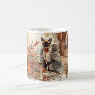 Herbst mit sinkenden Blätter am Tisch Kaffeetasse