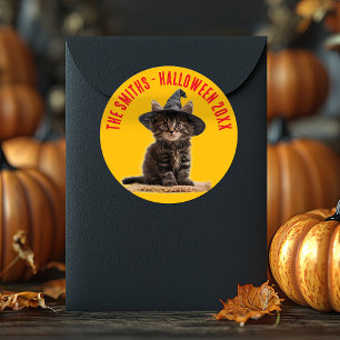 Herbst Orange und Rote Kätzchen HexenHalloween Runder Aufkleber