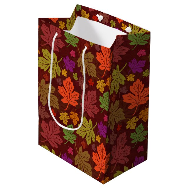 Herbst-Party-Ahorn-Blatt-Muster Mittlere Geschenktüte (Vorderseite Schrägansicht)