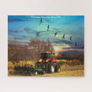 Herbst-Pflug-Traktor Ohio.Weihnachtsgrüße