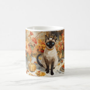 Herbst Siamese Katze am Tisch Kaffeetasse