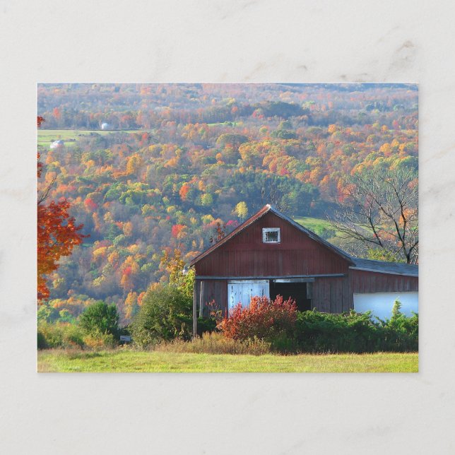 Herbst Stall und Hügel Postkarte (Vorderseite)