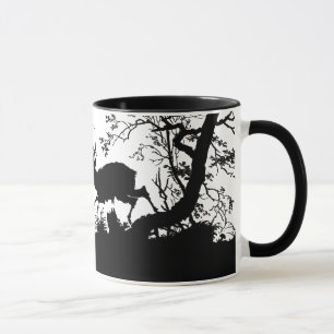 Herbst-Szenen-Rotwild auf einem Abhang in der Tasse