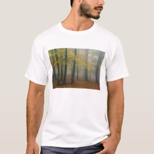 Herbstansicht von nebligem Wald, Grandfather 3 T-Shirt