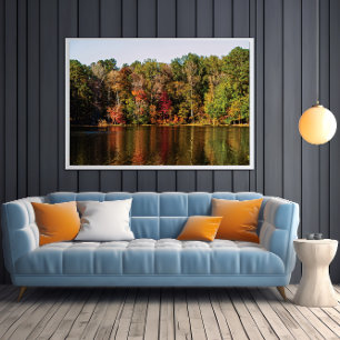 Herbstbäume von der anderen Seite des Flusses Poster